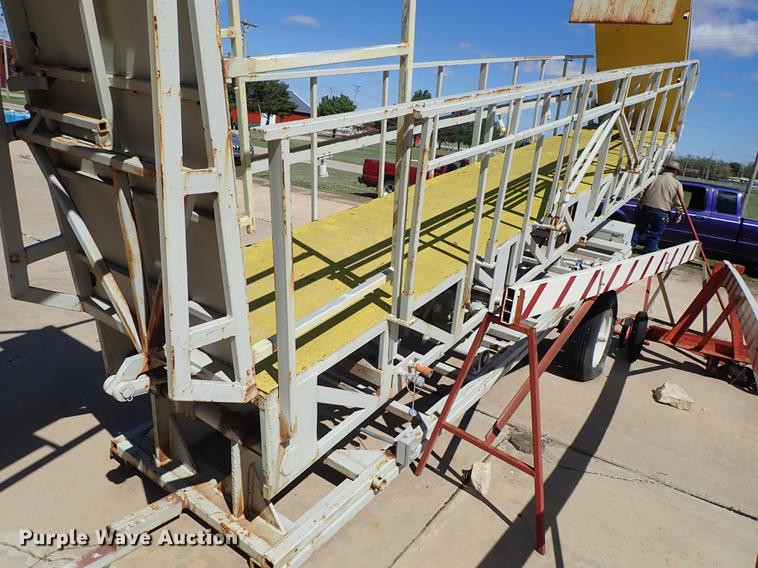 image for item FN9966 Hydraulic folding walkway