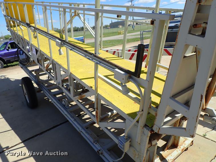 image for item FN9966 Hydraulic folding walkway