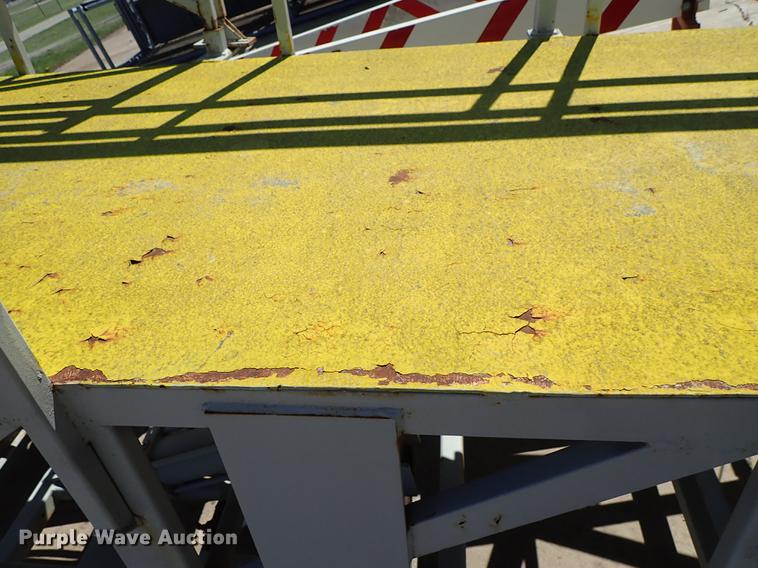 image for item FN9966 Hydraulic folding walkway