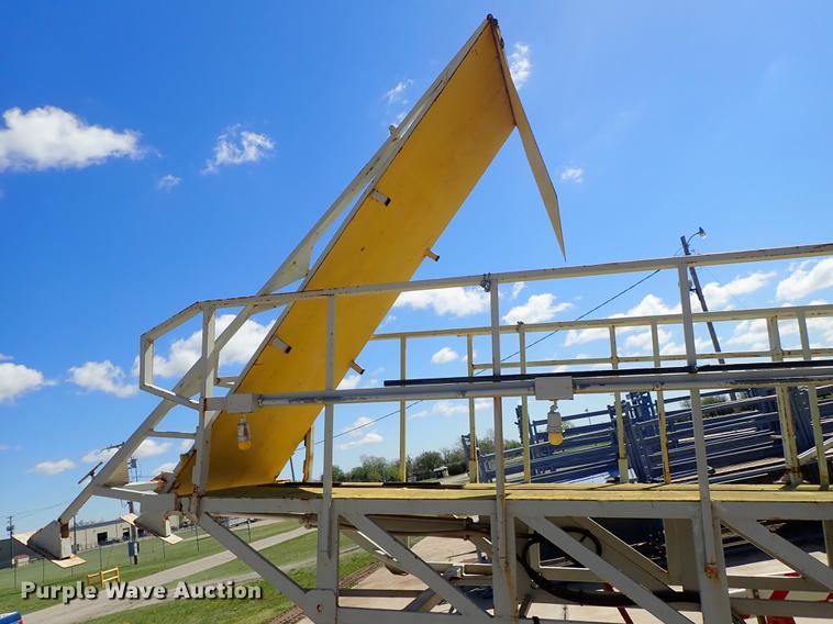 image for item FN9966 Hydraulic folding walkway