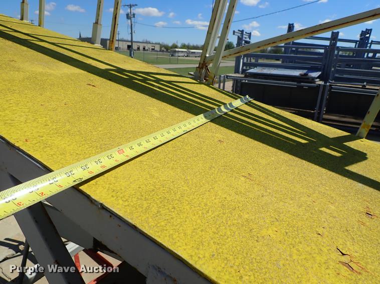 image for item FN9966 Hydraulic folding walkway