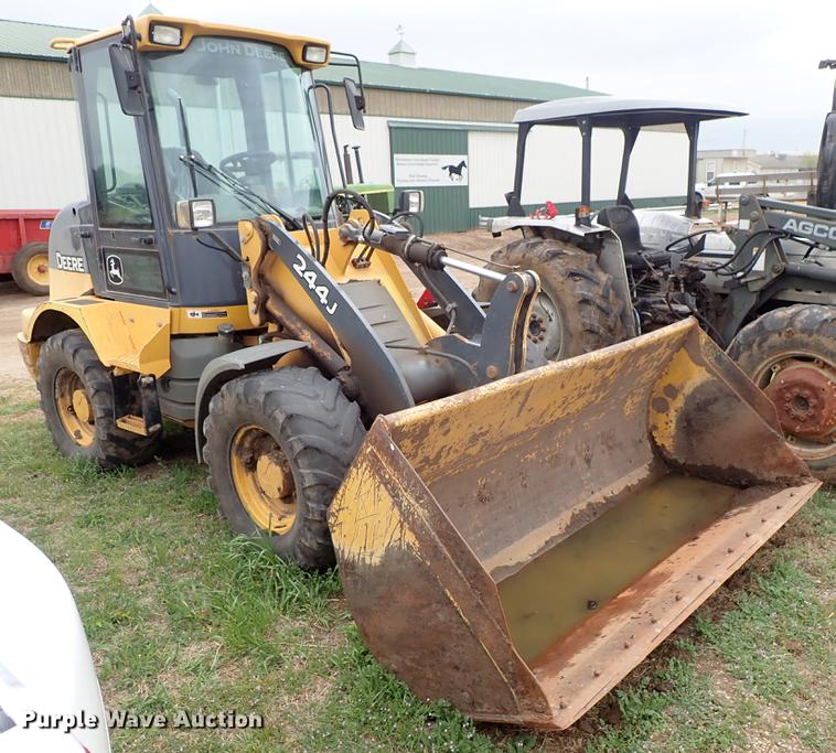 image for item FN9975 2007 John Deere 244J wheel loader