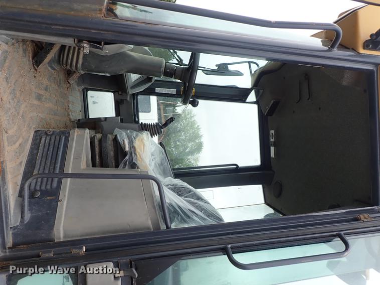 image for item FN9975 2007 John Deere 244J wheel loader