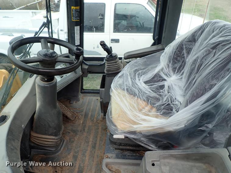 image for item FN9975 2007 John Deere 244J wheel loader