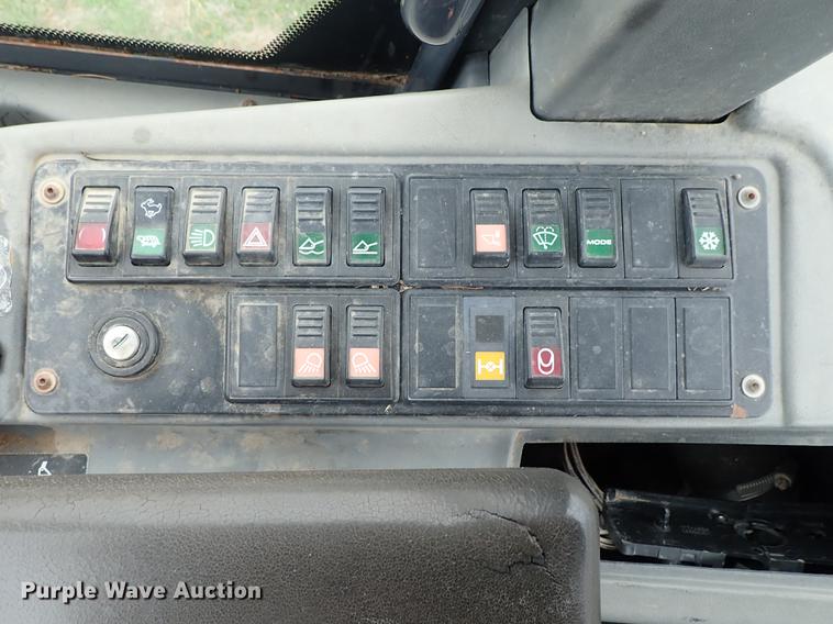 image for item FN9975 2007 John Deere 244J wheel loader