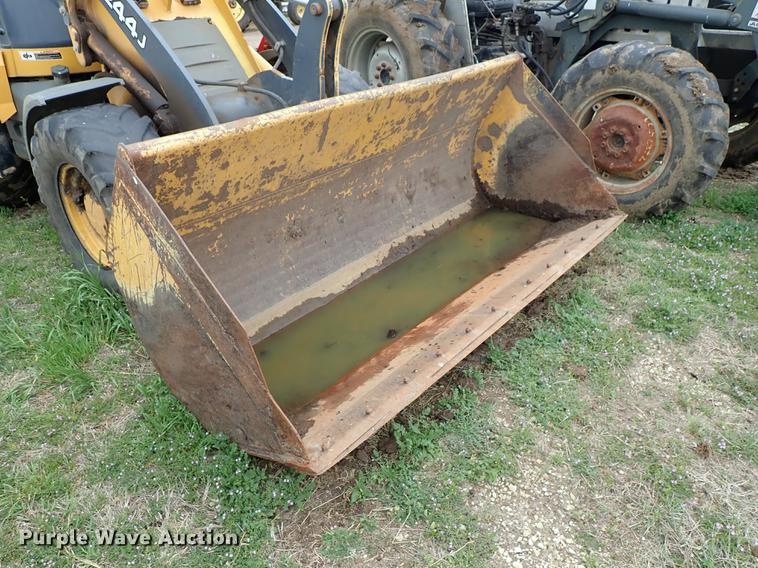 image for item FN9975 2007 John Deere 244J wheel loader