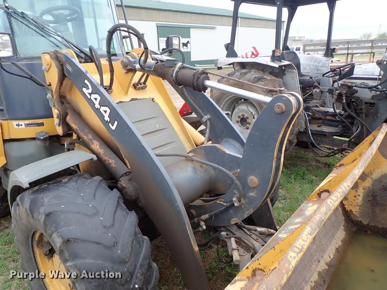 image for item FN9975 2007 John Deere 244J wheel loader