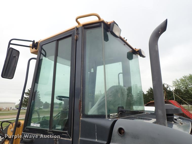 image for item FN9975 2007 John Deere 244J wheel loader