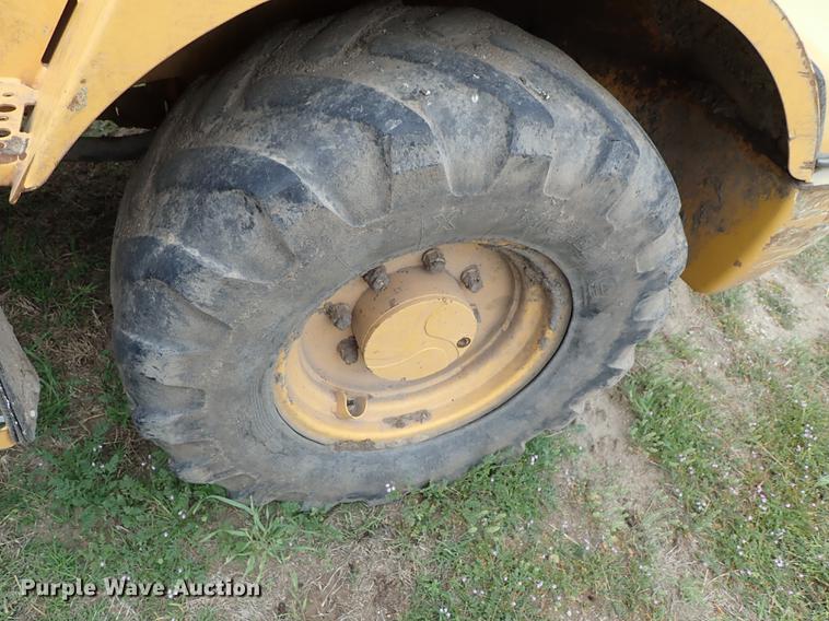 image for item FN9975 2007 John Deere 244J wheel loader