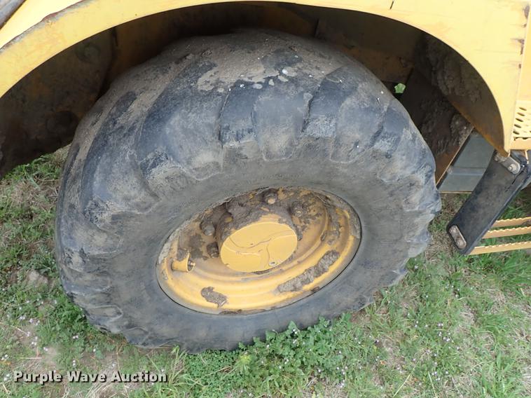 image for item FN9975 2007 John Deere 244J wheel loader