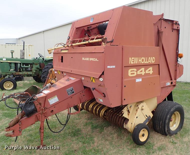 image for item FN9980 1997 New Holland 644 round baler