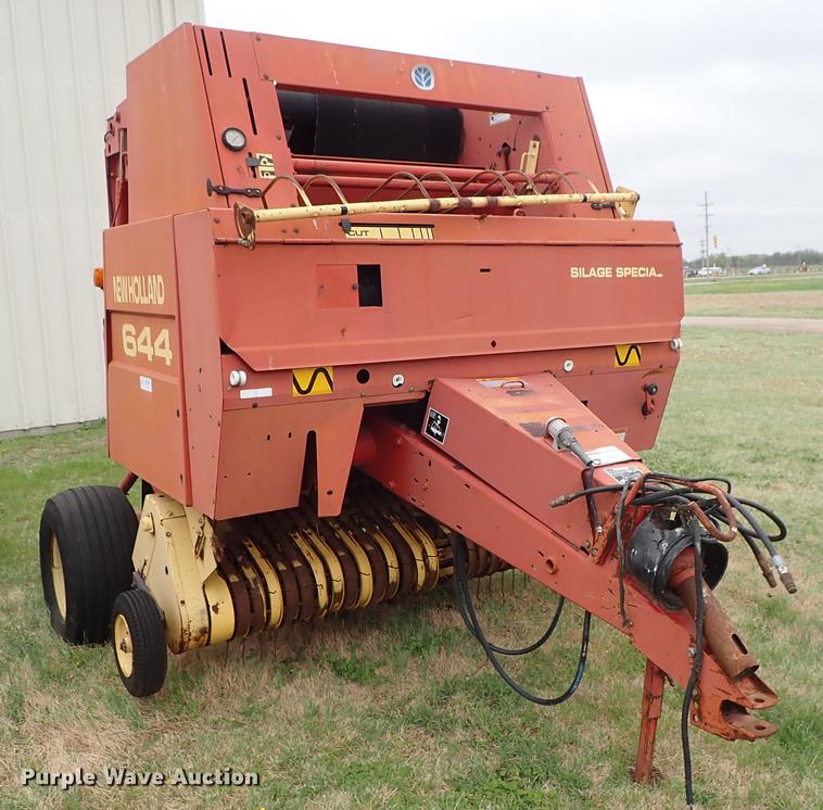 image for item FN9980 1997 New Holland 644 round baler
