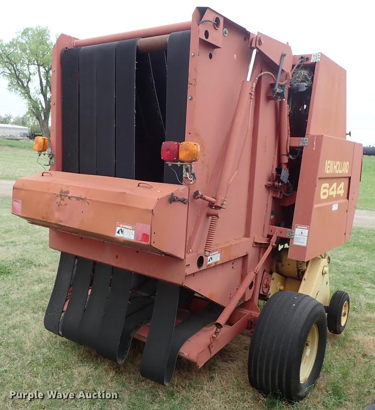 image for item FN9980 1997 New Holland 644 round baler