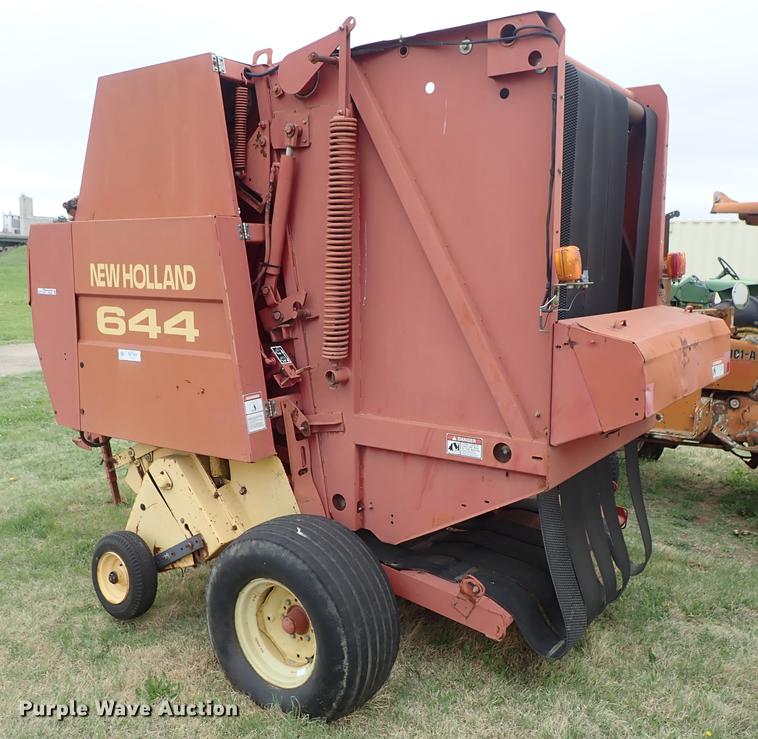image for item FN9980 1997 New Holland 644 round baler