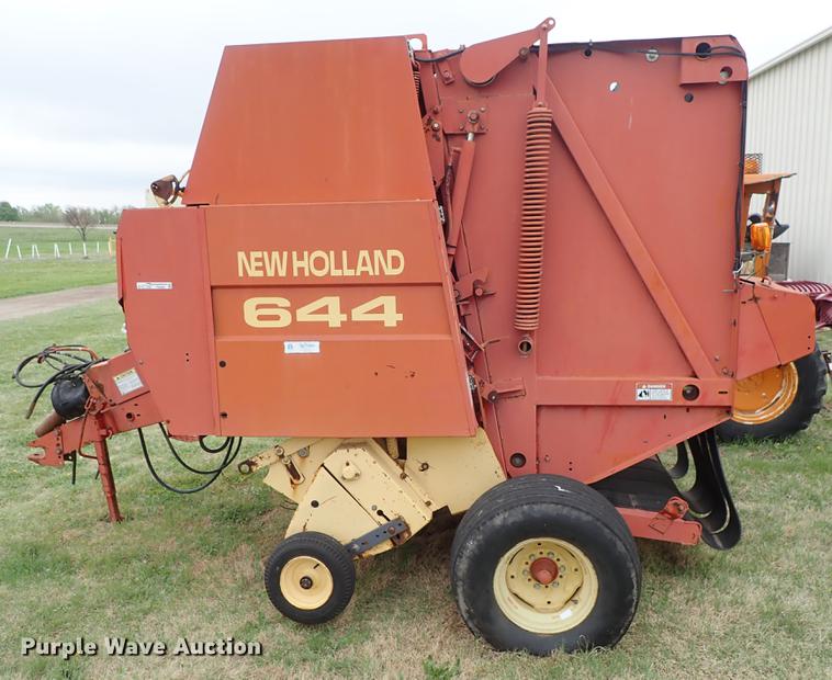 image for item FN9980 1997 New Holland 644 round baler