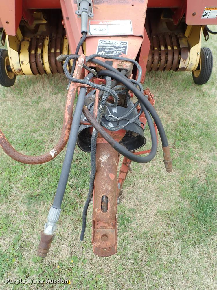 image for item FN9980 1997 New Holland 644 round baler