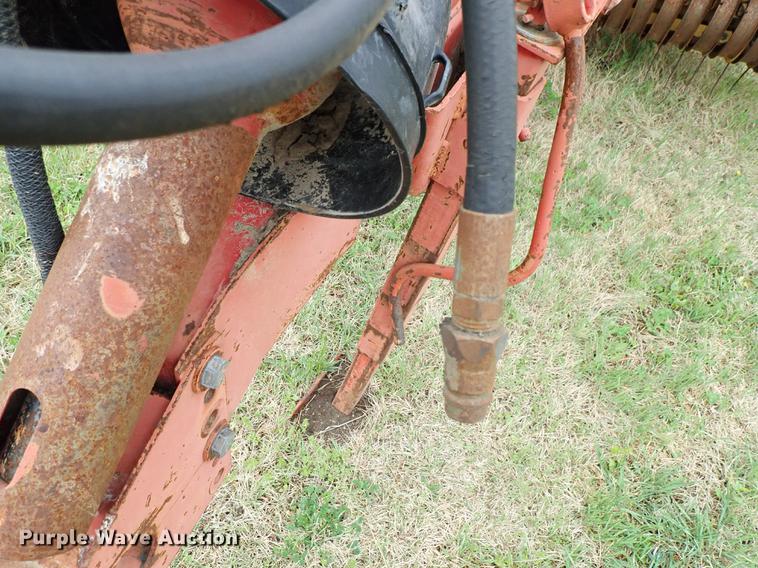 image for item FN9980 1997 New Holland 644 round baler