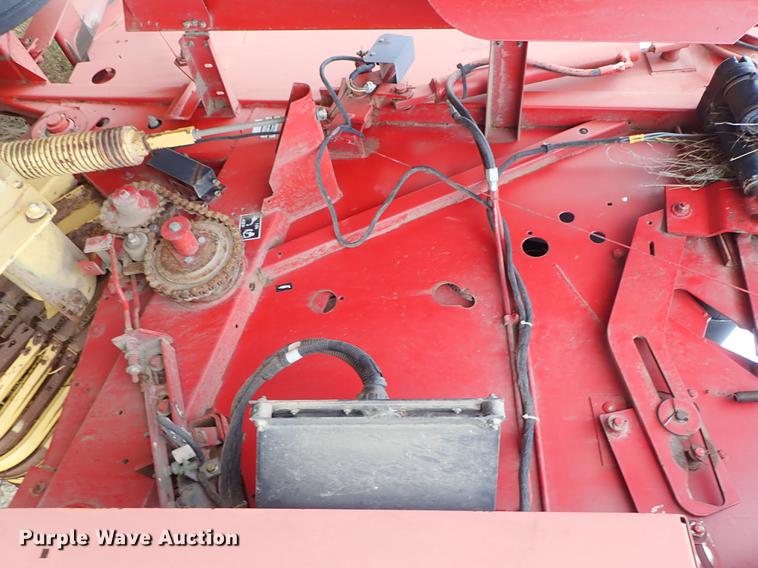 image for item FN9980 1997 New Holland 644 round baler