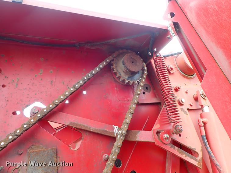 image for item FN9980 1997 New Holland 644 round baler