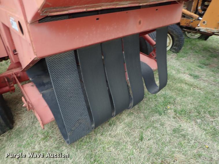 image for item FN9980 1997 New Holland 644 round baler