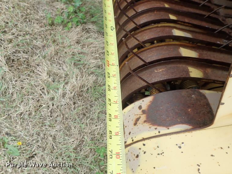 image for item FN9980 1997 New Holland 644 round baler