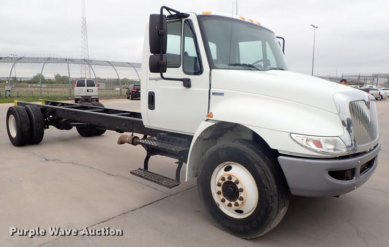 image for item FN9981 2014 International DuraStar 4300 truck cab and chassis