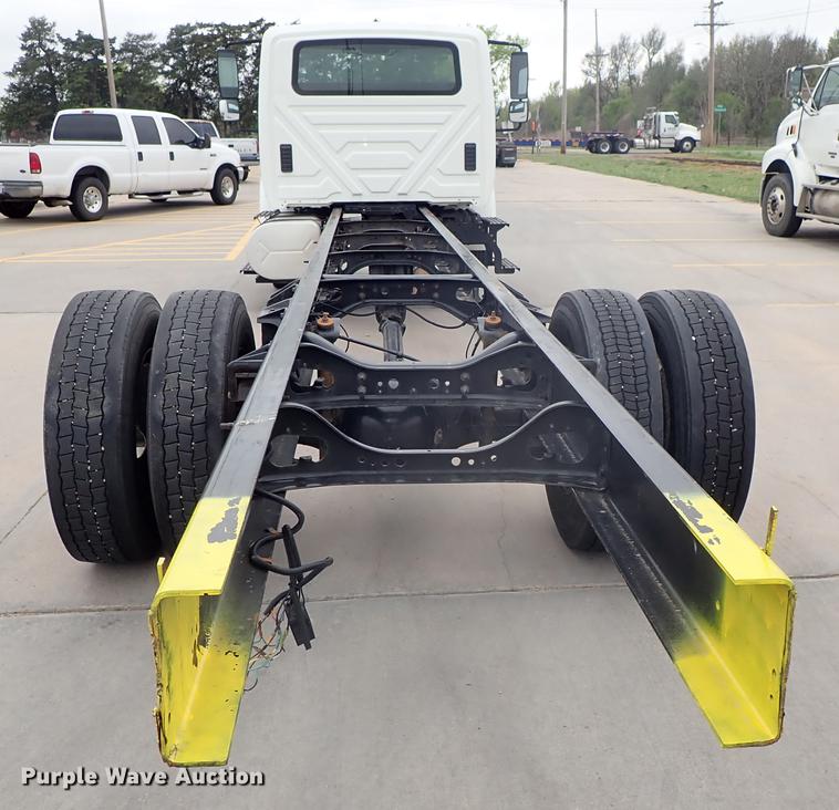 image for item FN9981 2014 International DuraStar 4300 truck cab and chassis