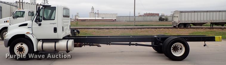 image for item FN9981 2014 International DuraStar 4300 truck cab and chassis