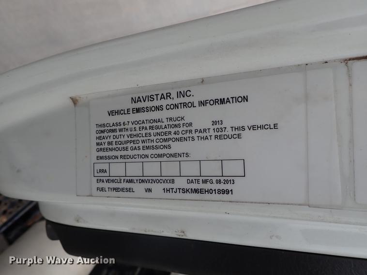 image for item FN9981 2014 International DuraStar 4300 truck cab and chassis