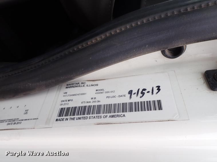 image for item FN9981 2014 International DuraStar 4300 truck cab and chassis