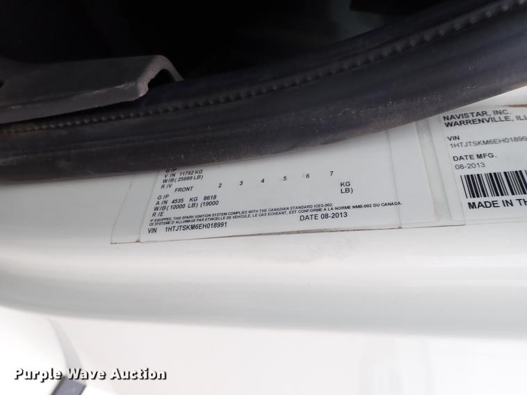 image for item FN9981 2014 International DuraStar 4300 truck cab and chassis