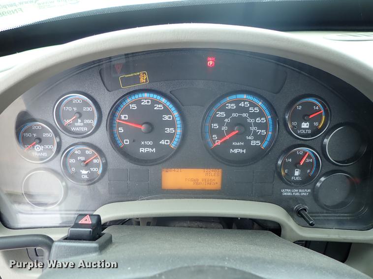 image for item FN9981 2014 International DuraStar 4300 truck cab and chassis