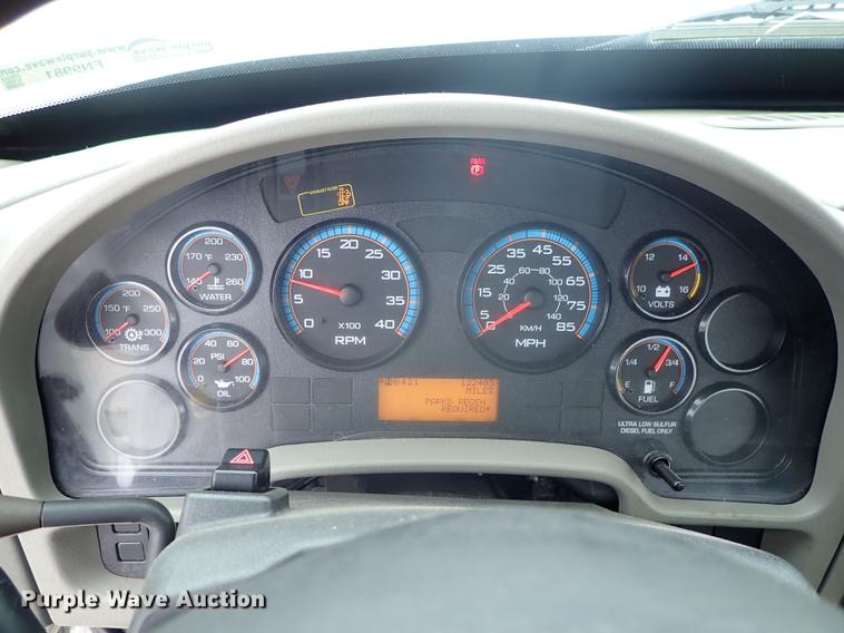 image for item FN9981 2014 International DuraStar 4300 truck cab and chassis