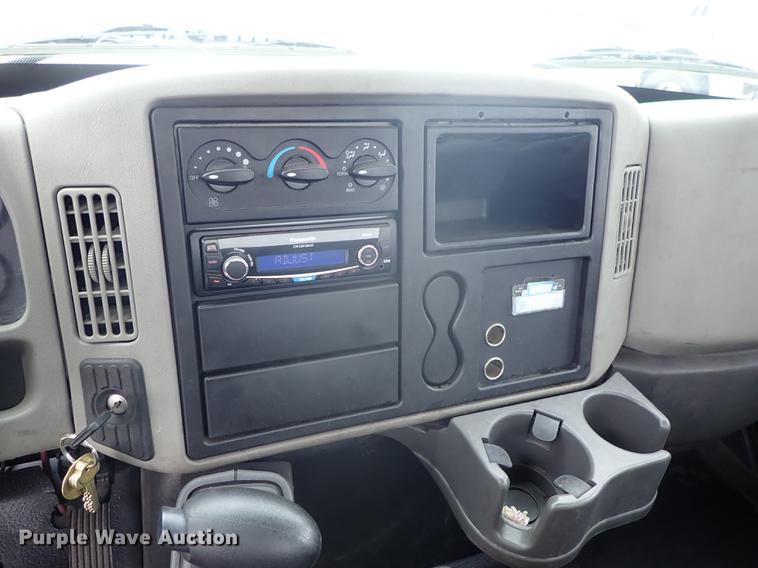 image for item FN9981 2014 International DuraStar 4300 truck cab and chassis