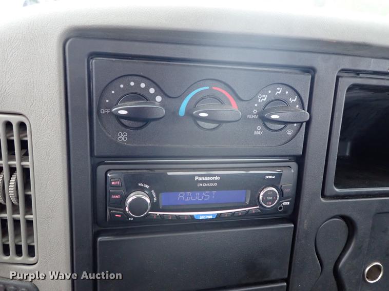 image for item FN9981 2014 International DuraStar 4300 truck cab and chassis