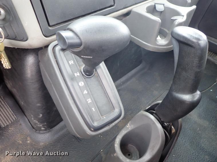 image for item FN9981 2014 International DuraStar 4300 truck cab and chassis