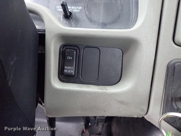 image for item FN9981 2014 International DuraStar 4300 truck cab and chassis