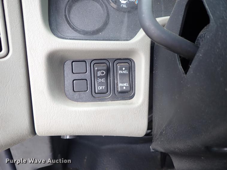 image for item FN9981 2014 International DuraStar 4300 truck cab and chassis