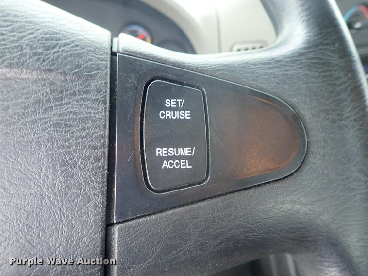 image for item FN9981 2014 International DuraStar 4300 truck cab and chassis