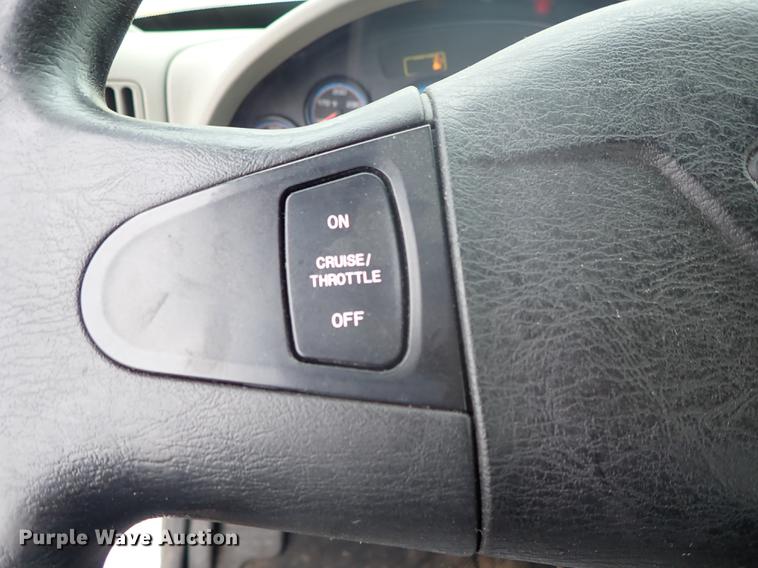 image for item FN9981 2014 International DuraStar 4300 truck cab and chassis