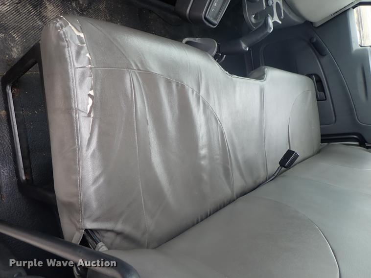 image for item FN9981 2014 International DuraStar 4300 truck cab and chassis