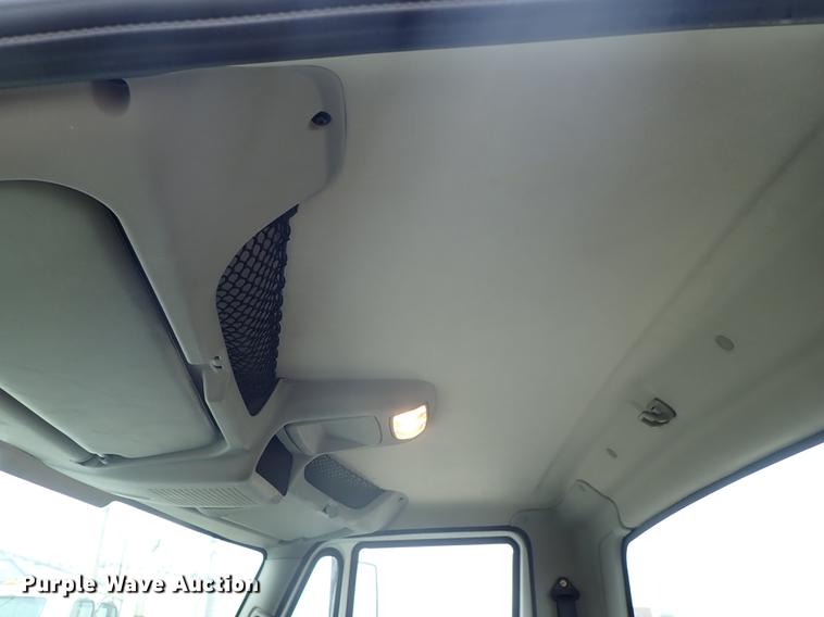 image for item FN9981 2014 International DuraStar 4300 truck cab and chassis