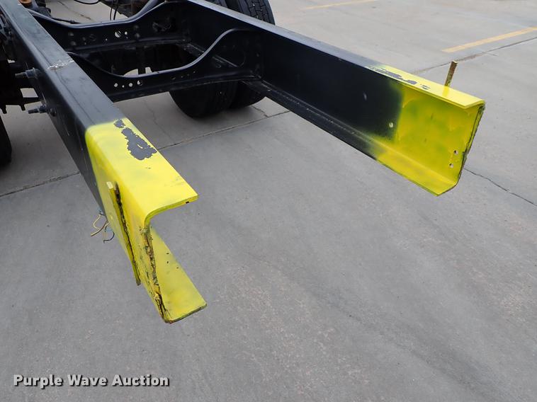 image for item FN9981 2014 International DuraStar 4300 truck cab and chassis