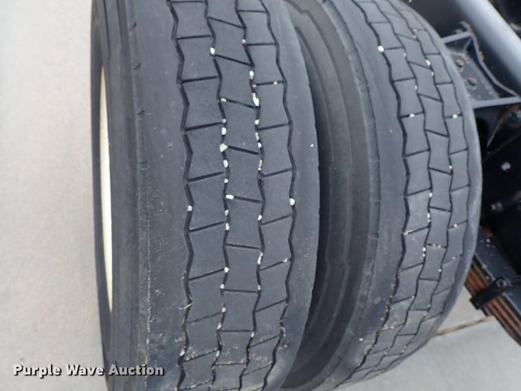 image for item FN9981 2014 International DuraStar 4300 truck cab and chassis