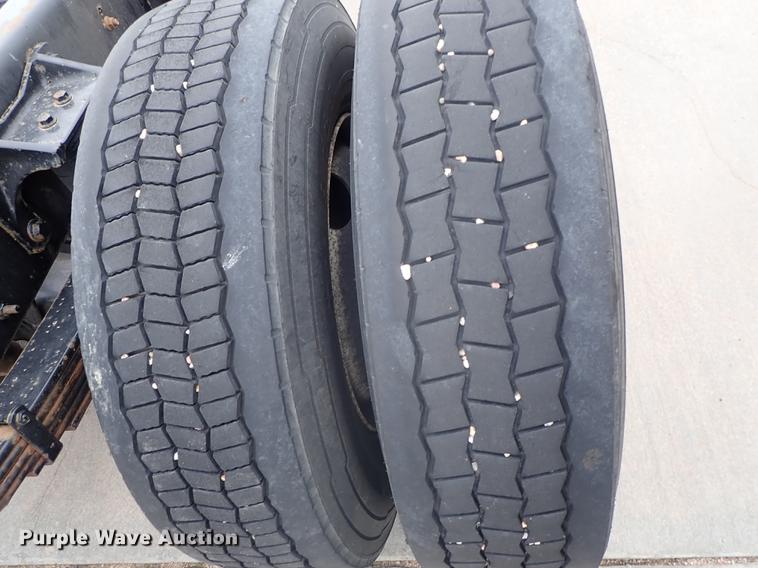 image for item FN9981 2014 International DuraStar 4300 truck cab and chassis