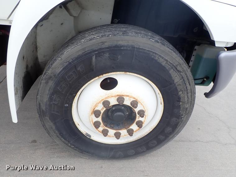 image for item FN9981 2014 International DuraStar 4300 truck cab and chassis