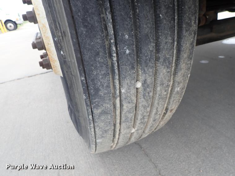 image for item FN9981 2014 International DuraStar 4300 truck cab and chassis