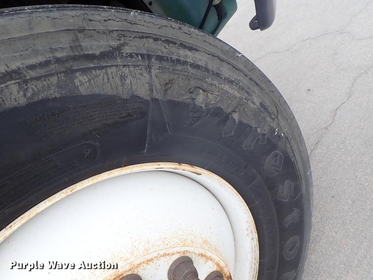 image for item FN9981 2014 International DuraStar 4300 truck cab and chassis