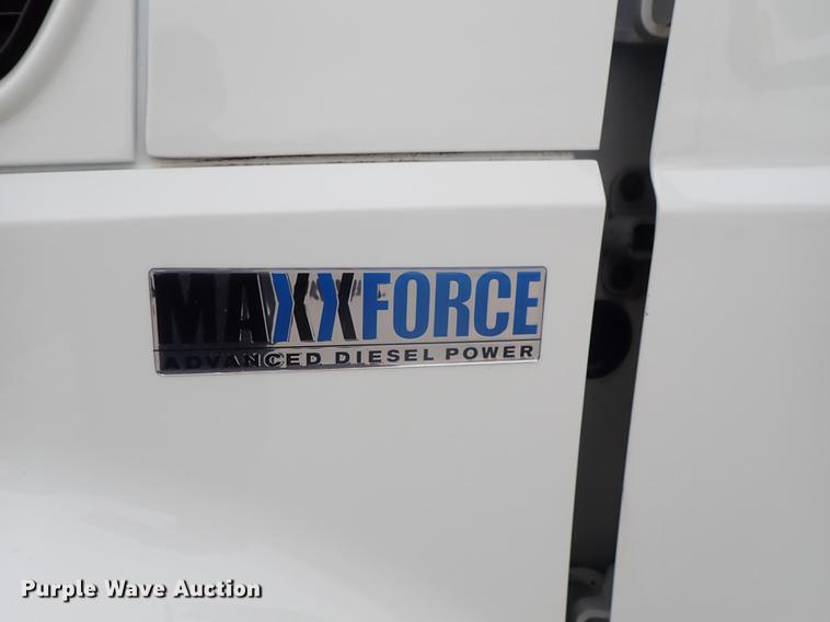 image for item FN9981 2014 International DuraStar 4300 truck cab and chassis