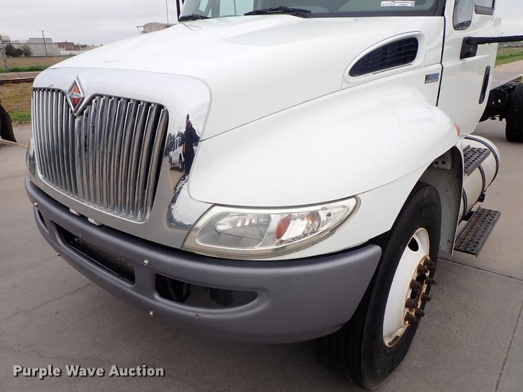 image for item FN9981 2014 International DuraStar 4300 truck cab and chassis